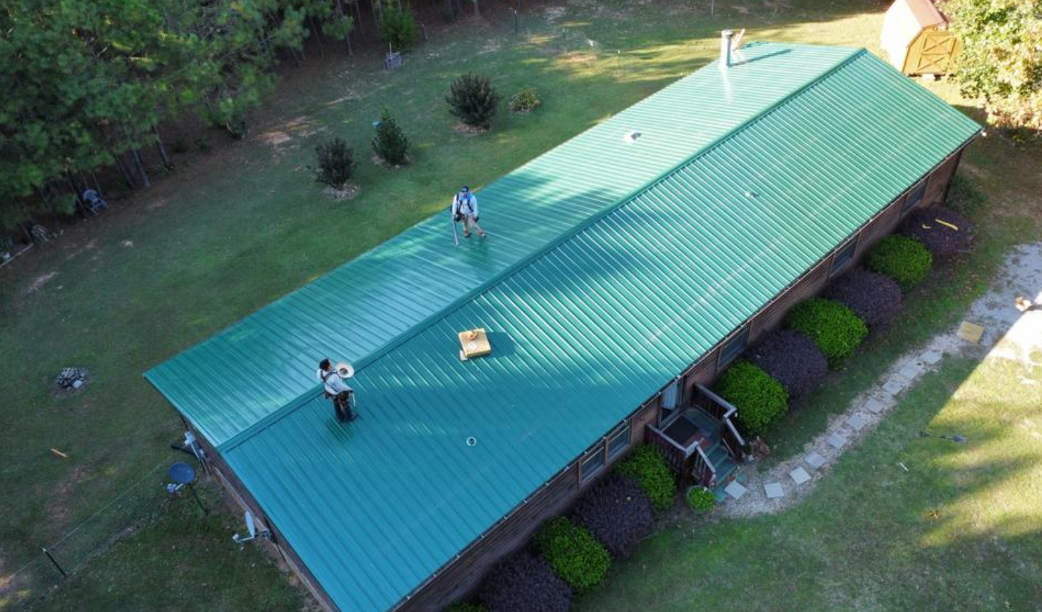 Metal roof installers